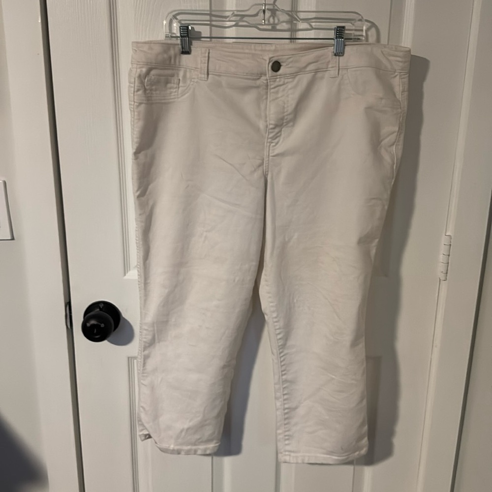 White Jean Capris Mid Rise